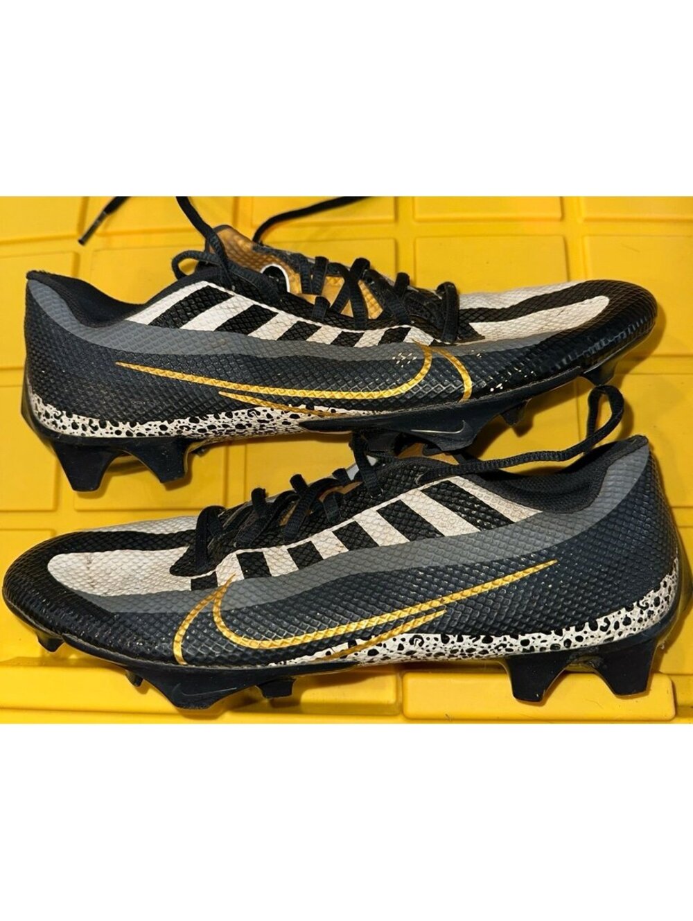 Nike vapor football cleats size 11.5
